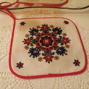 Vintage forklore pot holder